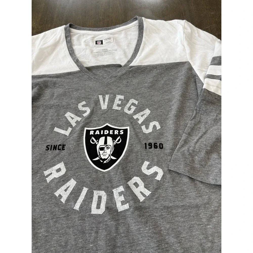 Las Vegas Raiders T Shirt Womens Medium Gray White Fan Football Team Apparel Tee